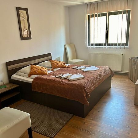 Aranykakas Etterem Es Panzio Bed and Breakfast Sîndominic Buitenkant foto
