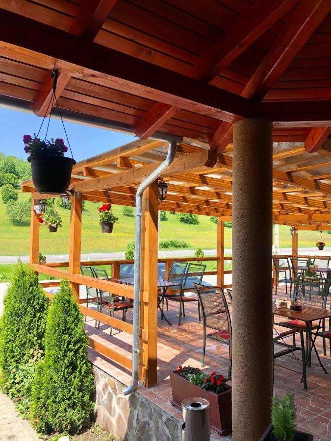 Aranykakas Etterem Es Panzio Bed and Breakfast Sîndominic Buitenkant foto