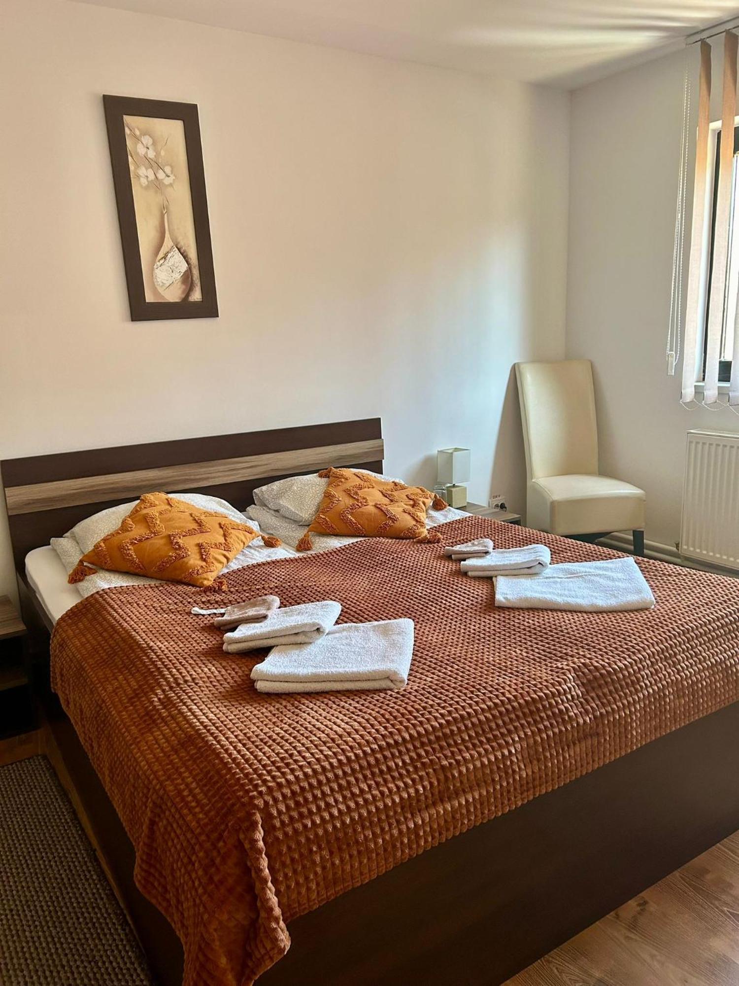 Aranykakas Etterem Es Panzio Bed and Breakfast Sîndominic Buitenkant foto