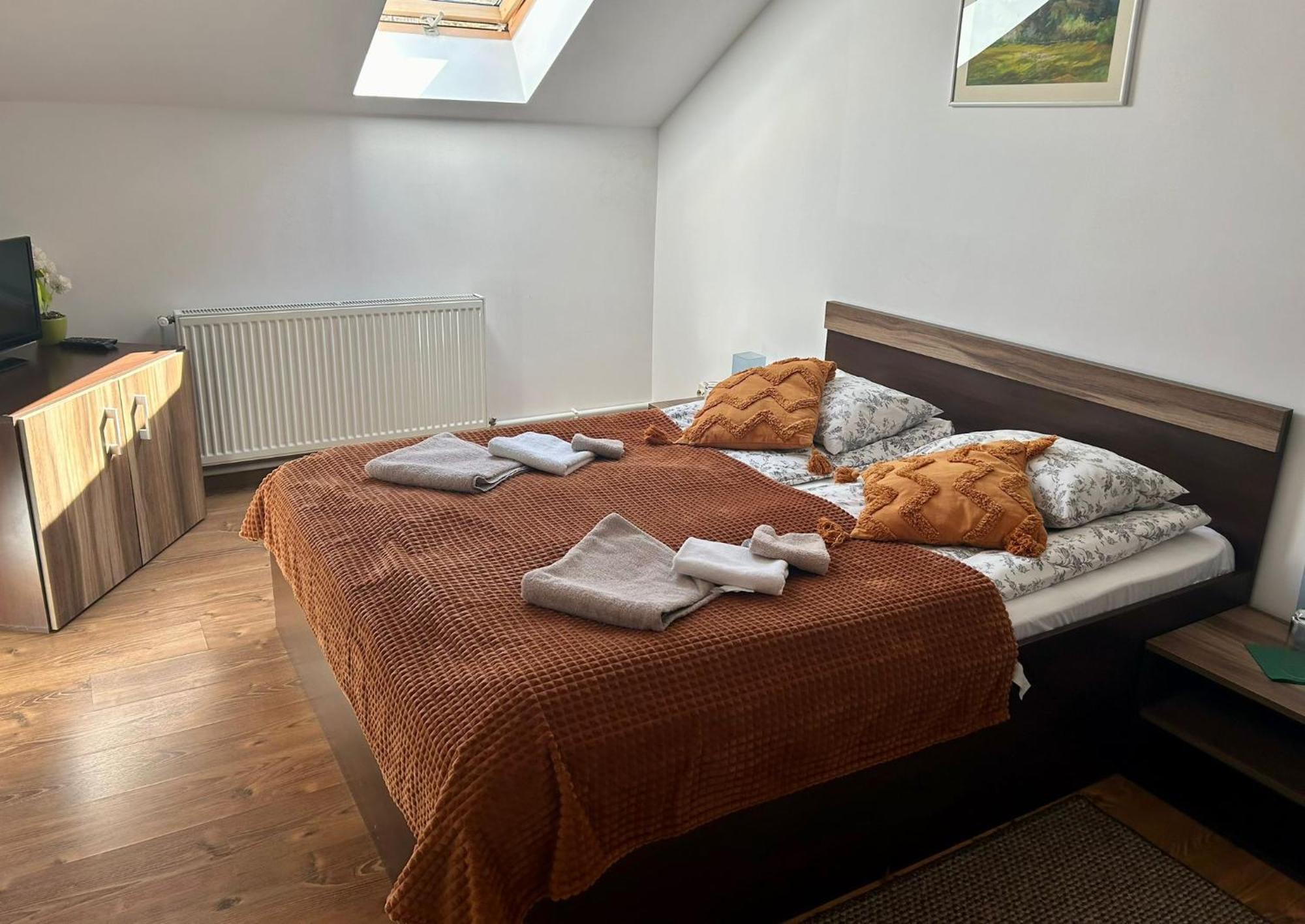 Aranykakas Etterem Es Panzio Bed and Breakfast Sîndominic Buitenkant foto
